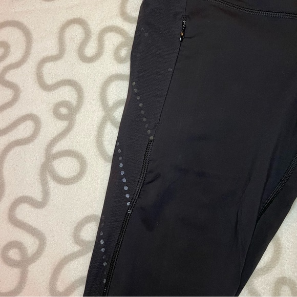Lululemon reflective dots run capris size 6 - Picture 6 of 8